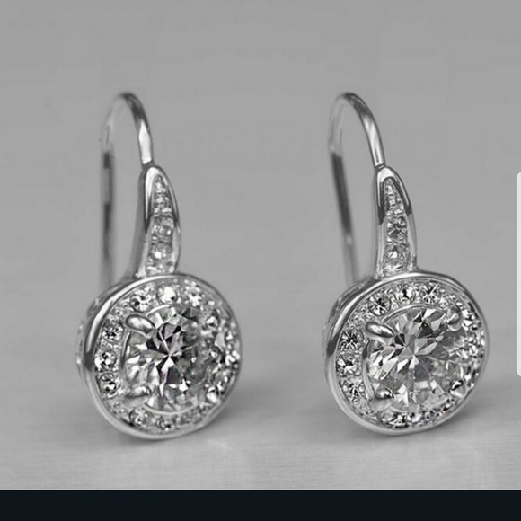 Jewelry - Beautiful SILVER plated CZ Dangle earrings